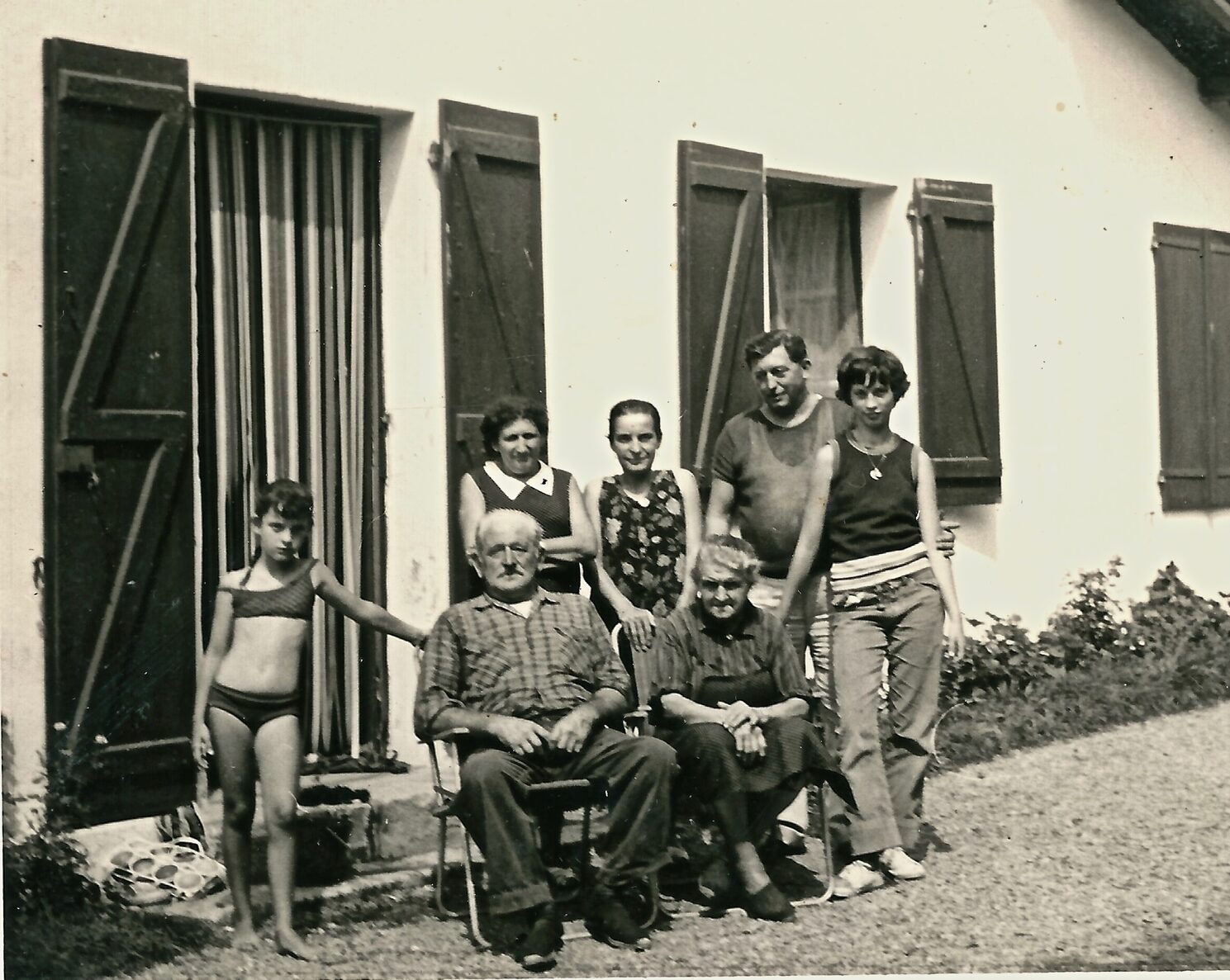 Tous deant maison